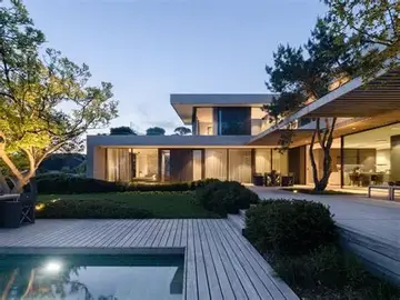 Außenansicht: modernisiertes Wohnhaus